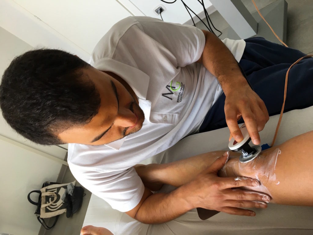 Daniele Cassioli mentre fa fisioterapia